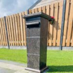 Natuursteen brievenbus - hardsteen brievenbus model 002 geïmpregneerd (donker)