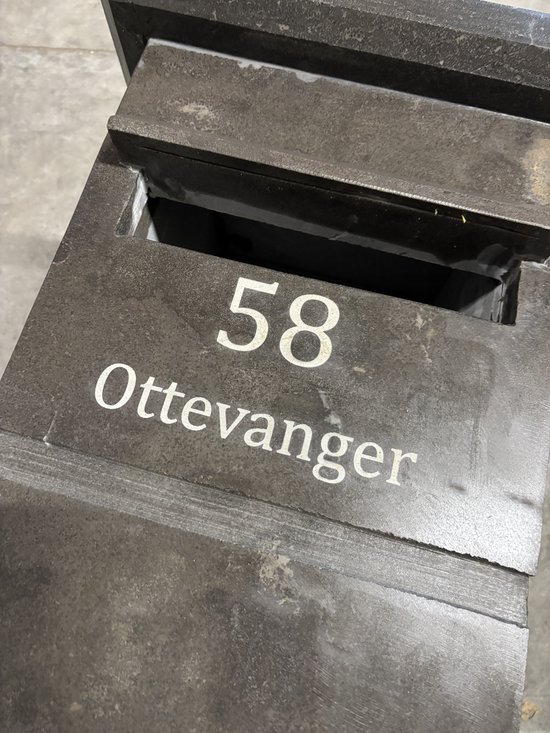 bol-product-10700 Natuursteen brievenbus geïmpregneerd - Model 002 - met gravering - Afbeelding 1